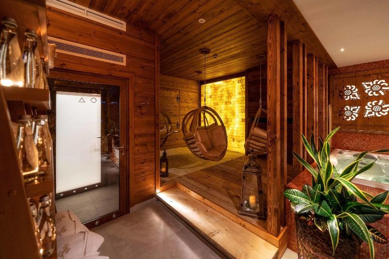 Gold Hotel image