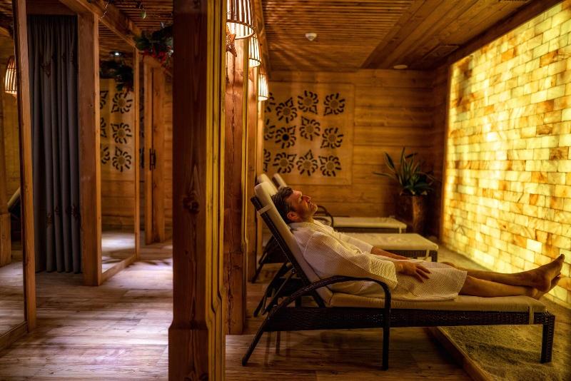 Gold Hotel image