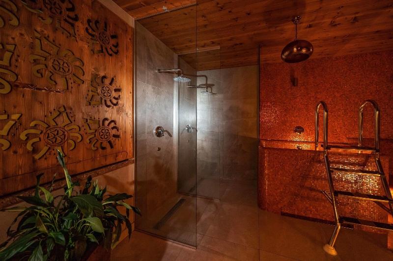 Gold Hotel image
