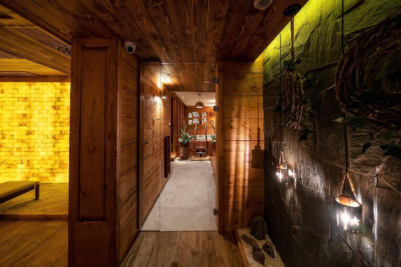 Gold Hotel image