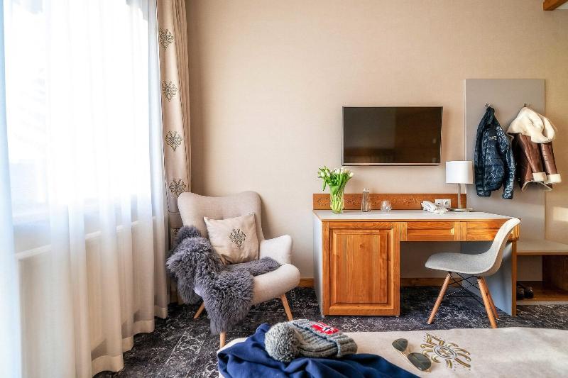 Gold Hotel image