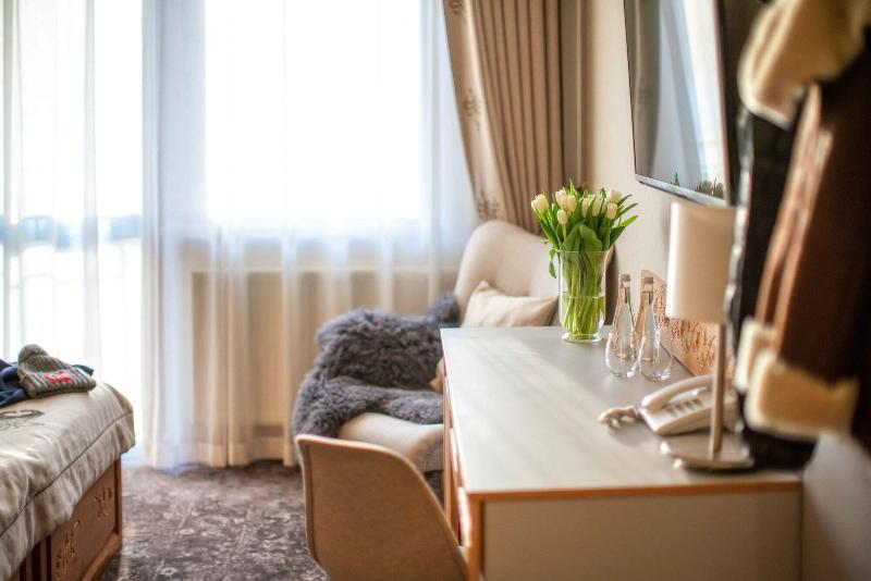Gold Hotel image