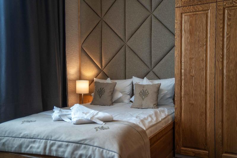 Gold Hotel image