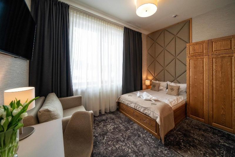 Gold Hotel image