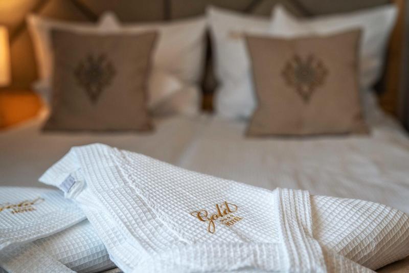 Gold Hotel image