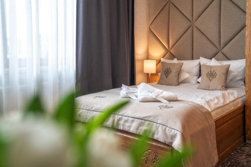 Gold Hotel image