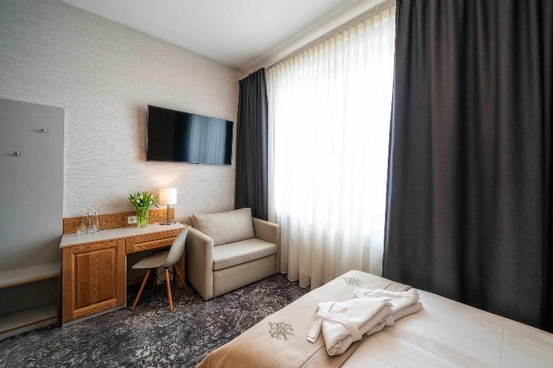 Gold Hotel image