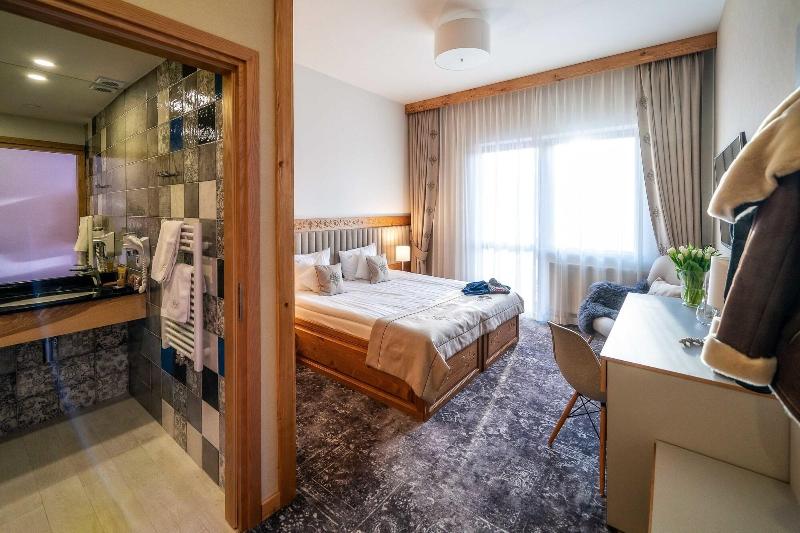 Gold Hotel image