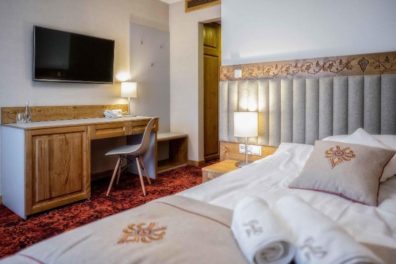 Gold Hotel image