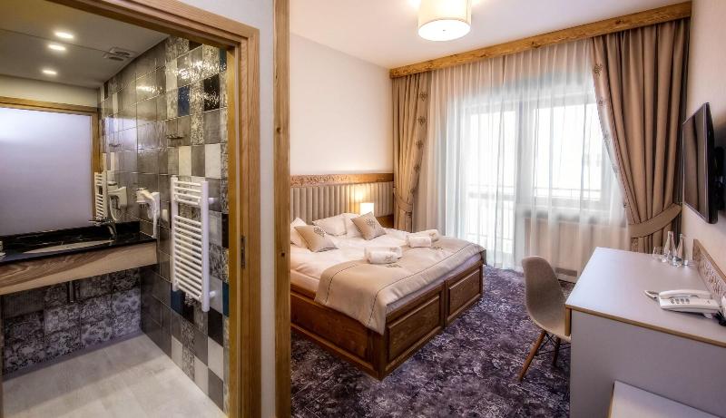 Gold Hotel image