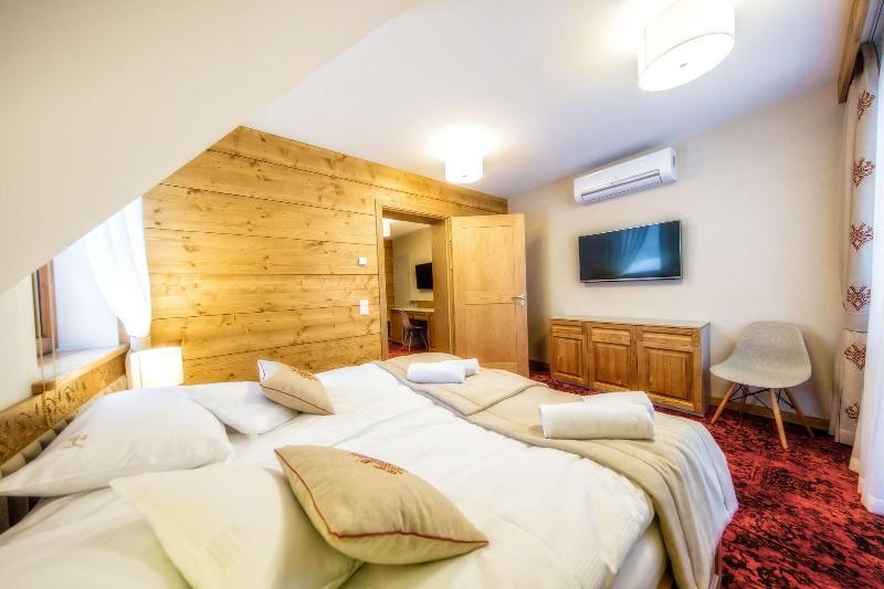 Gold Hotel image