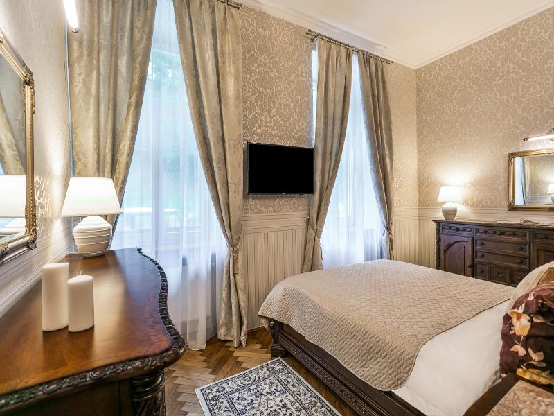 Exclusive Royal Apartments image