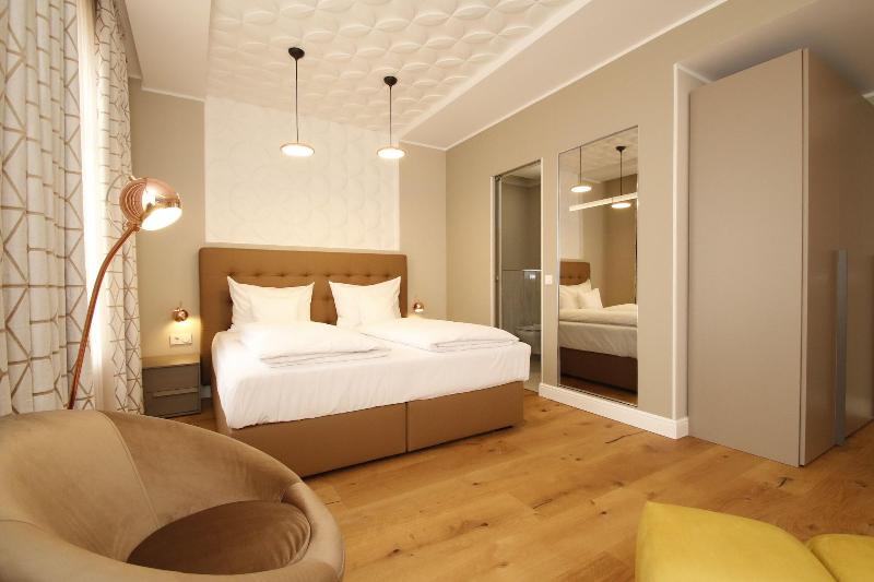 Amelie Hotel & Appartements image