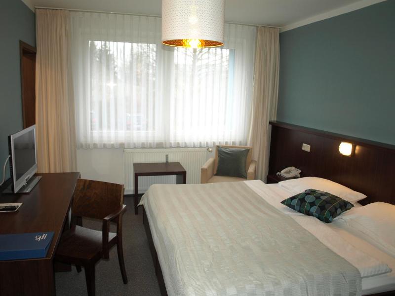Strandhotel Senftenberger See image