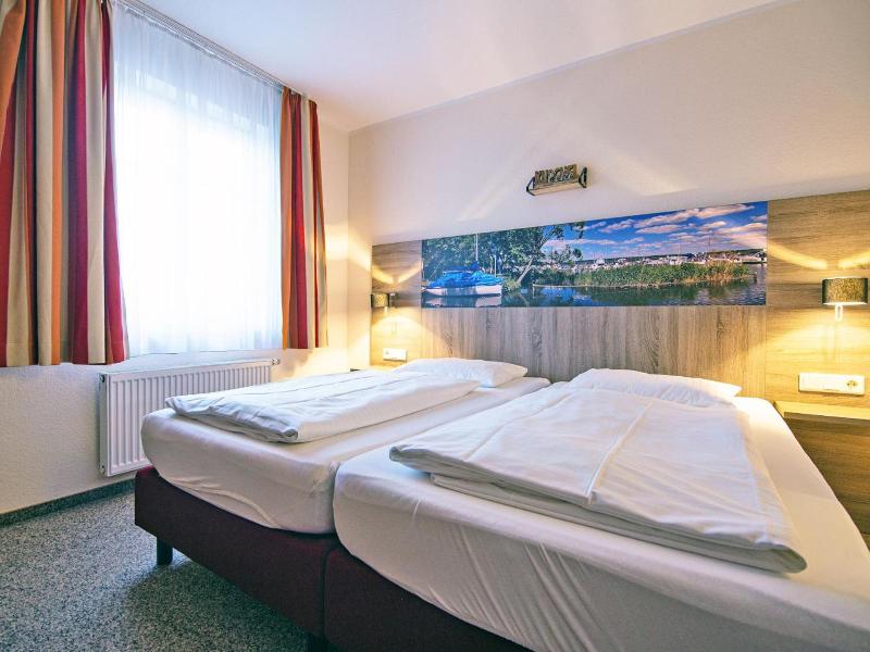 Hotel Zur Sonne image