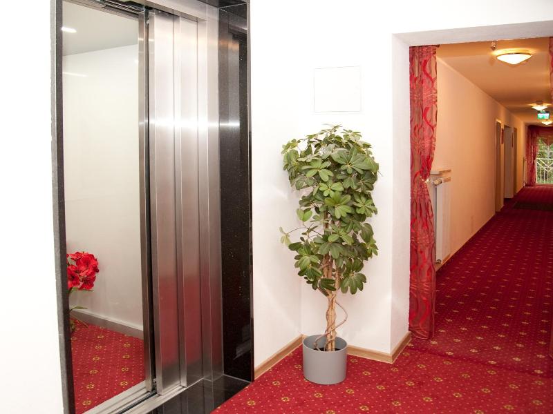 Landhotel Hutzenthaler image