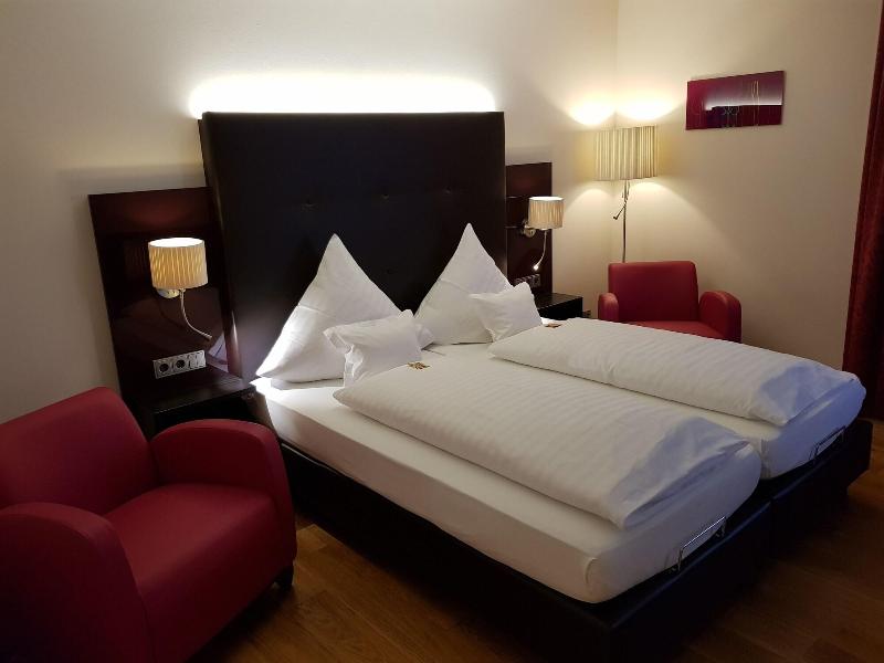Weinhotel Klostermühle image
