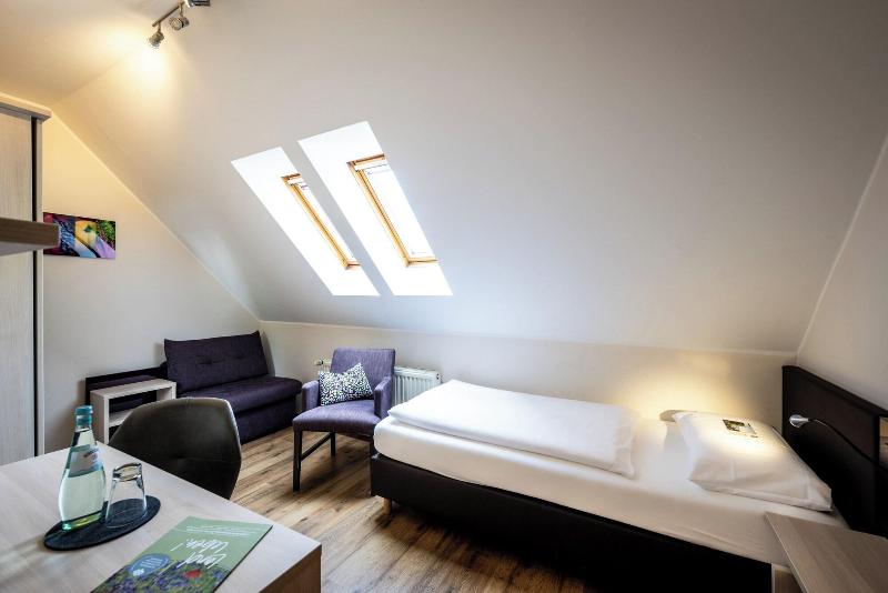 Weinhotel Klostermühle image