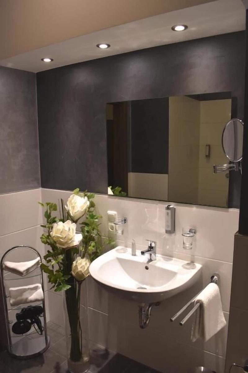 Fast Lane Hotel image