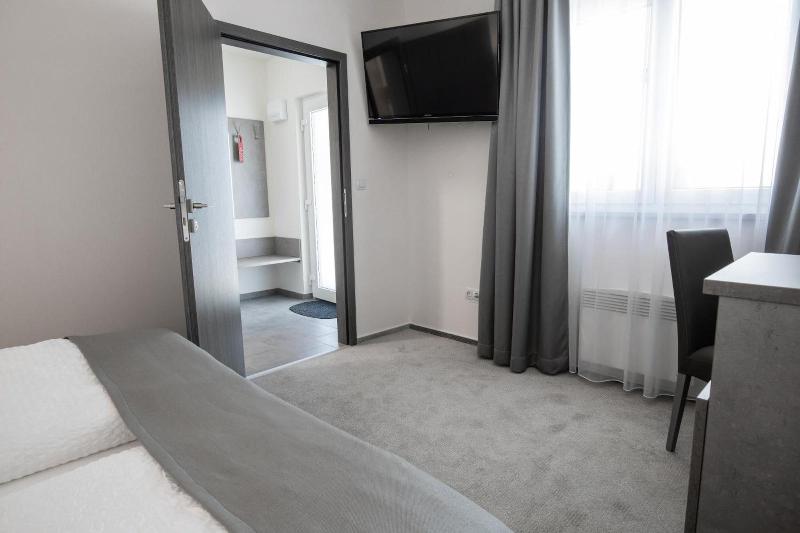 Fast Lane Hotel image