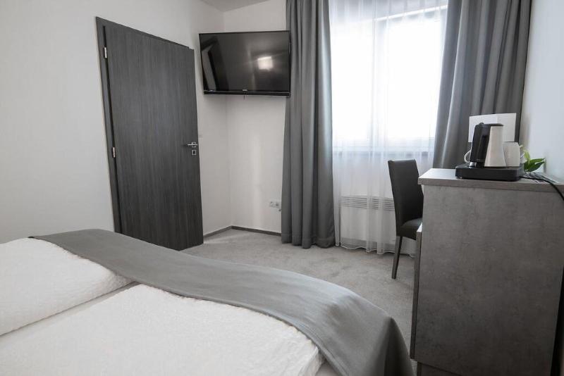 Fast Lane Hotel image