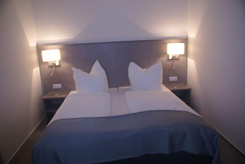 Fast Lane Hotel image