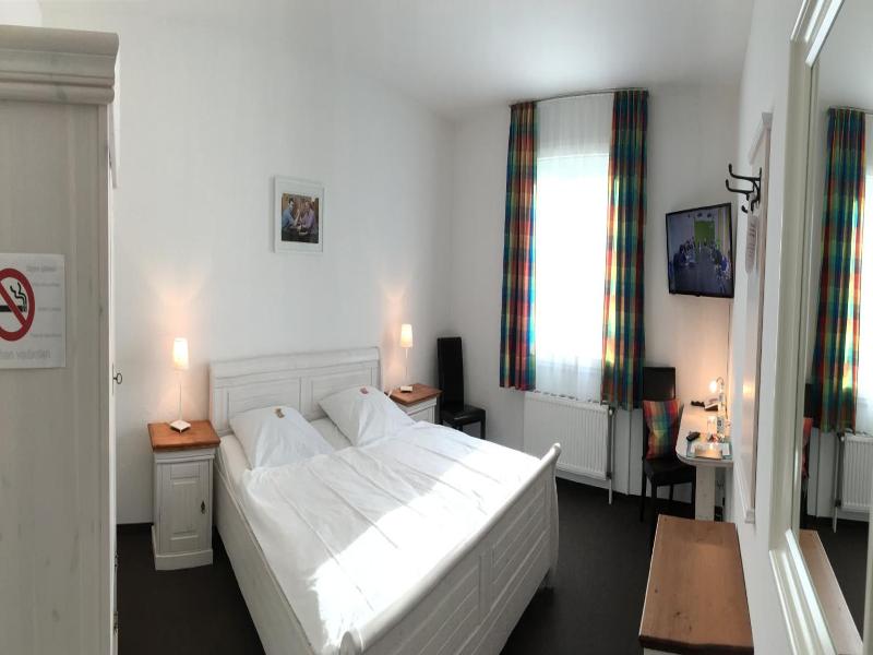 Hotel Landhaus Wesermarsch image