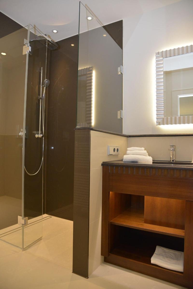 Kleiner Rosengarten image