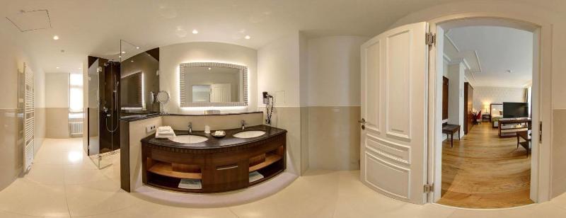 Kleiner Rosengarten image