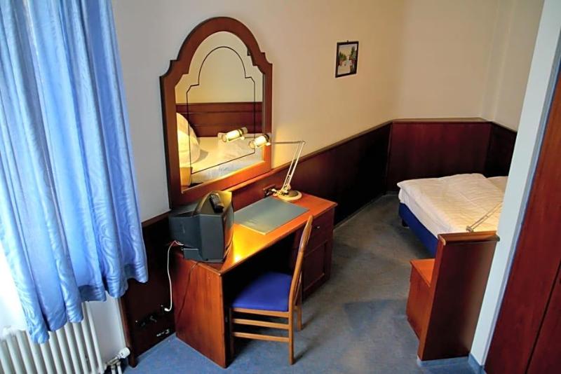 Hotel Garni Italia image