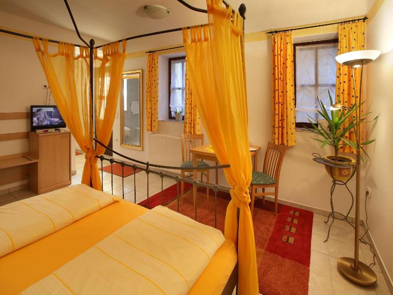 Wörners Schloss Weingut & Wellness-Hotel image
