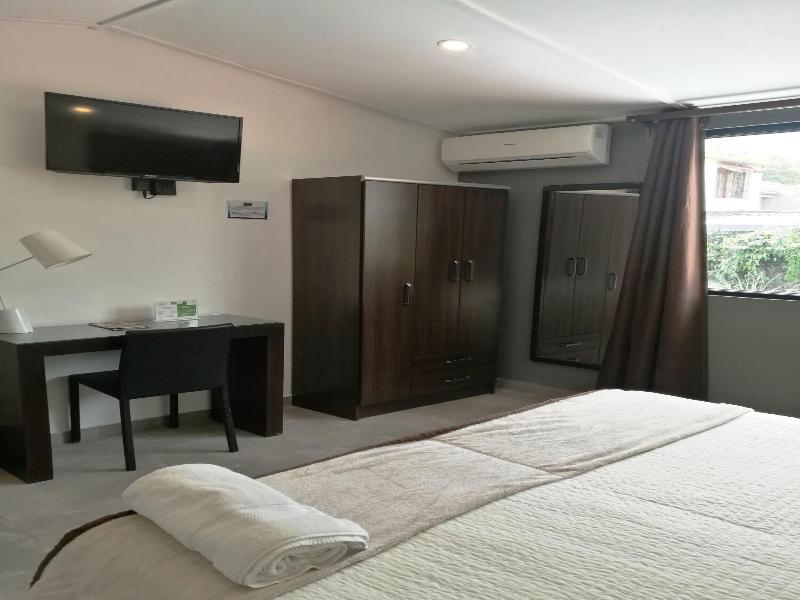 Hotel Boutique Valverde Santa Elena image