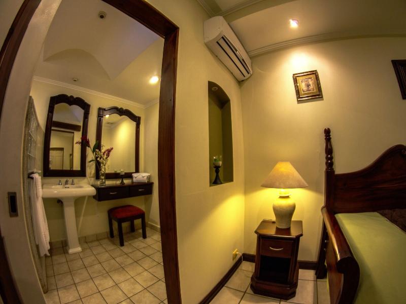 Hotel Iguana Verde image