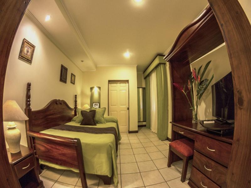 Hotel Iguana Verde image