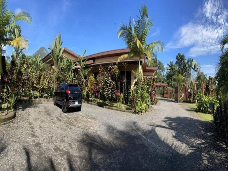 Aunty Arenal Lodge image