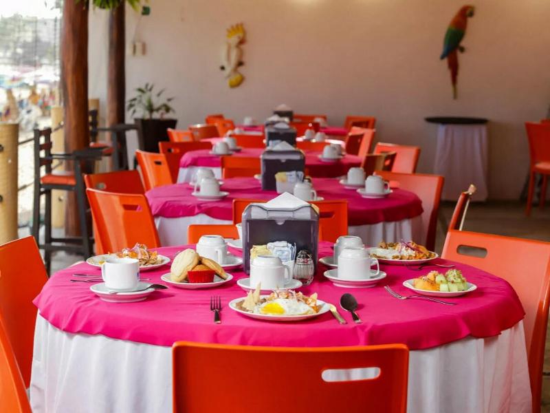 Costa Alegre Hotel & Suites