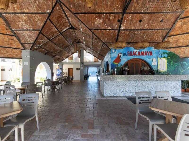 Costa Alegre Hotel & Suites