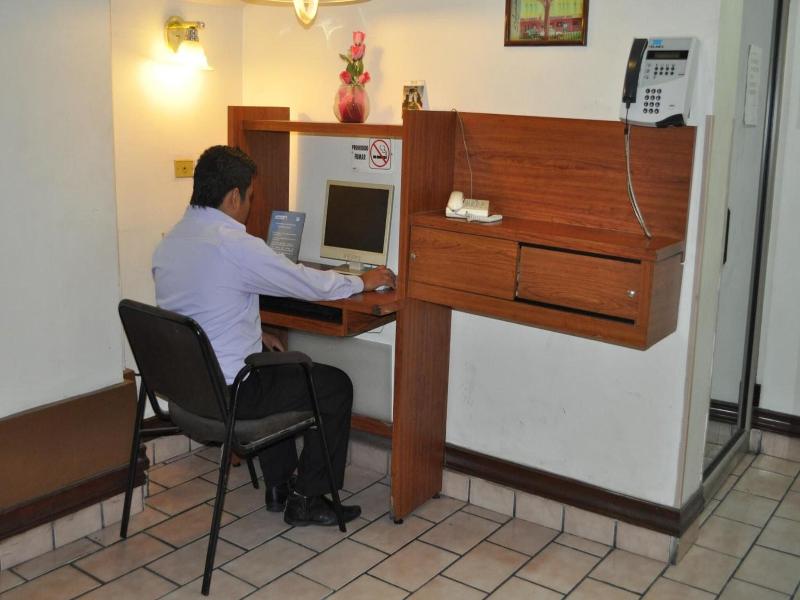 Hotel 5A Avenida image