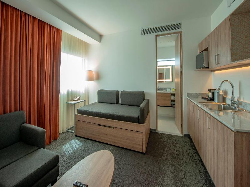 Holiday Inn & Suites Merida La Isla image