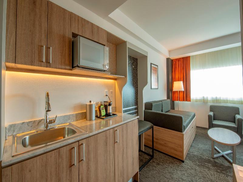 Holiday Inn & Suites Merida La Isla image
