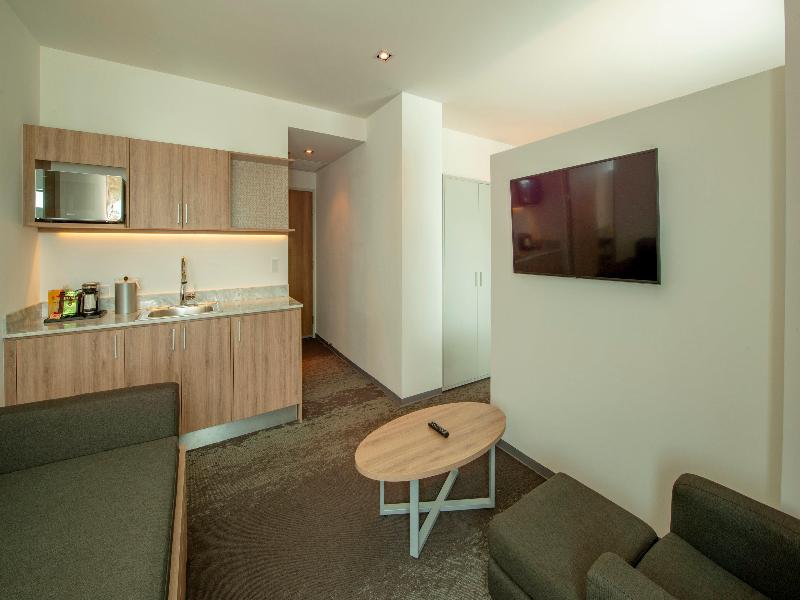 Holiday Inn & Suites Merida La Isla image