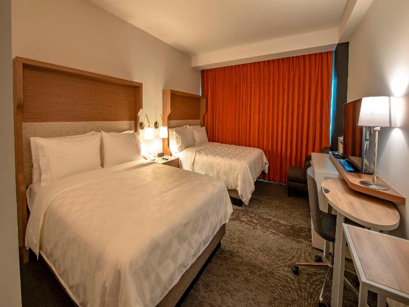 Holiday Inn & Suites Merida La Isla image
