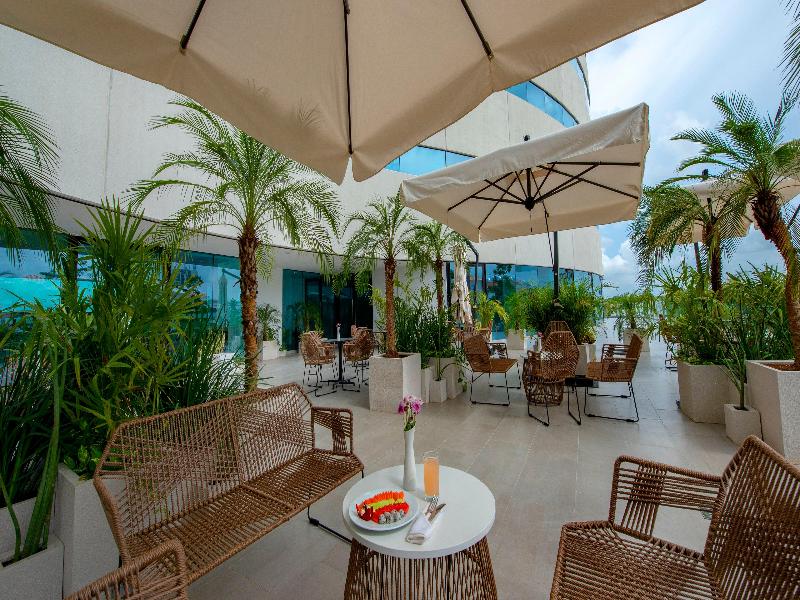 Holiday Inn & Suites Merida La Isla image