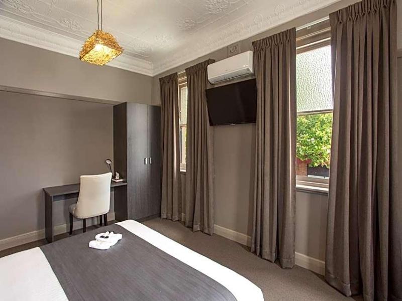 Nags Head Hotel image