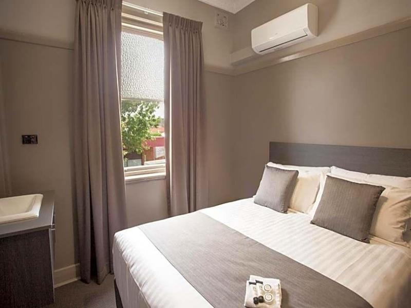 Nags Head Hotel image