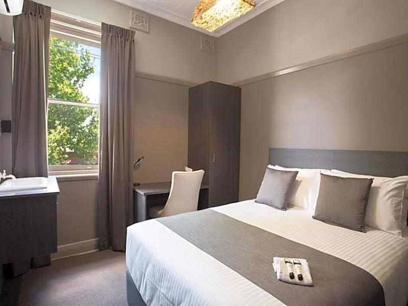 Nags Head Hotel image