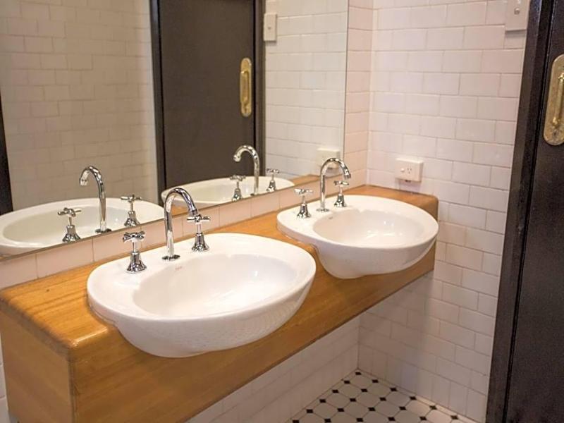Nags Head Hotel image