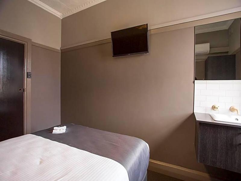 Nags Head Hotel image