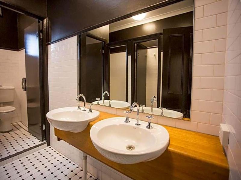 Nags Head Hotel image