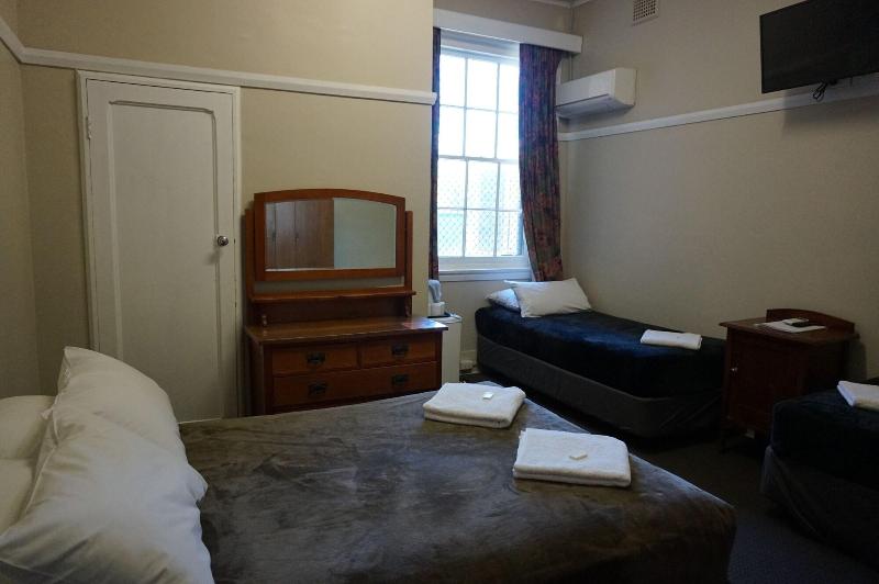 Castlereagh Hotel image